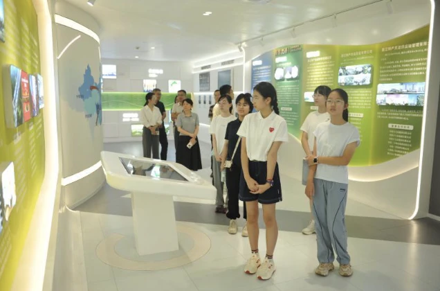 Visit to the corporate culture exhibition hall Visit to the corporate culture exhibition hall